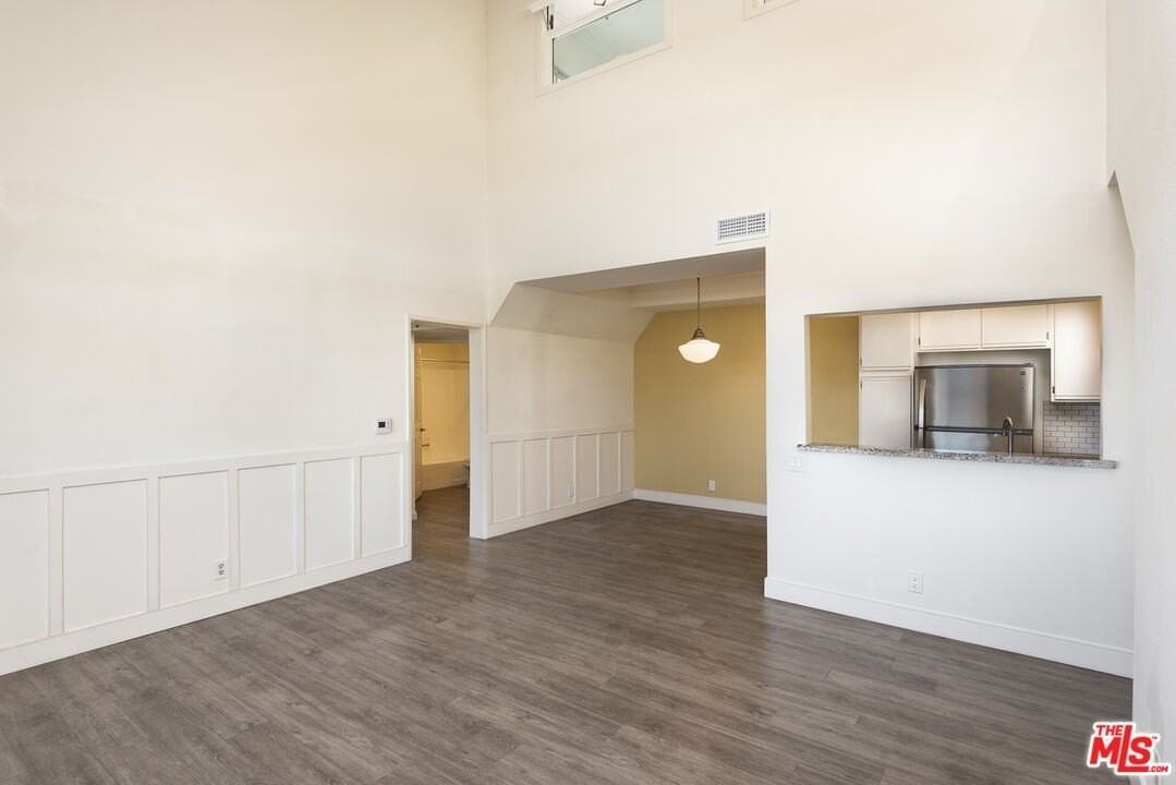 13801 Oxnard St Apt 206 - Photo 6 of 43
