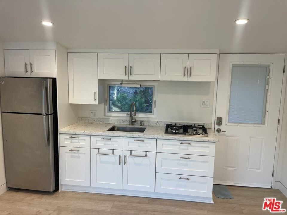 4234 Ellenita Ave - Photo 4 of 18