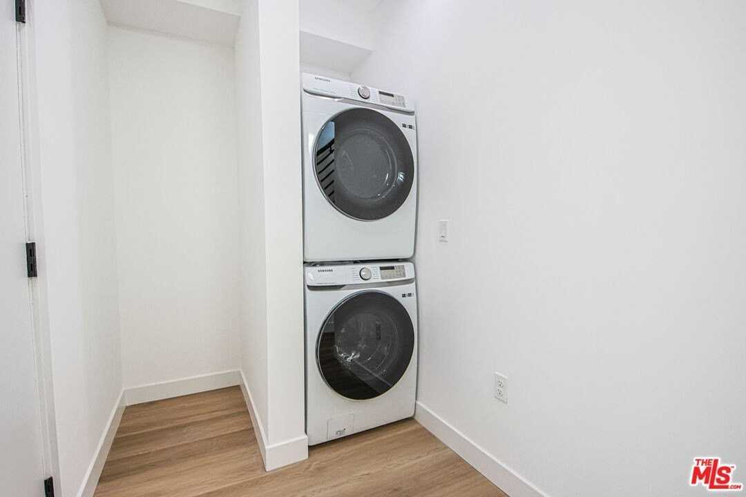 11443 1/2 Hatteras St - Photo 5 of 27