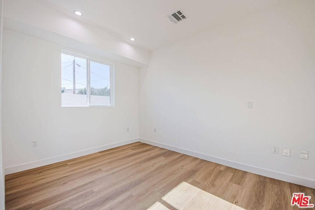 11443 1/2 Hatteras St - Photo 6 of 27