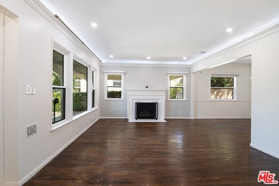 414 University Ave - Photo 5 of 43