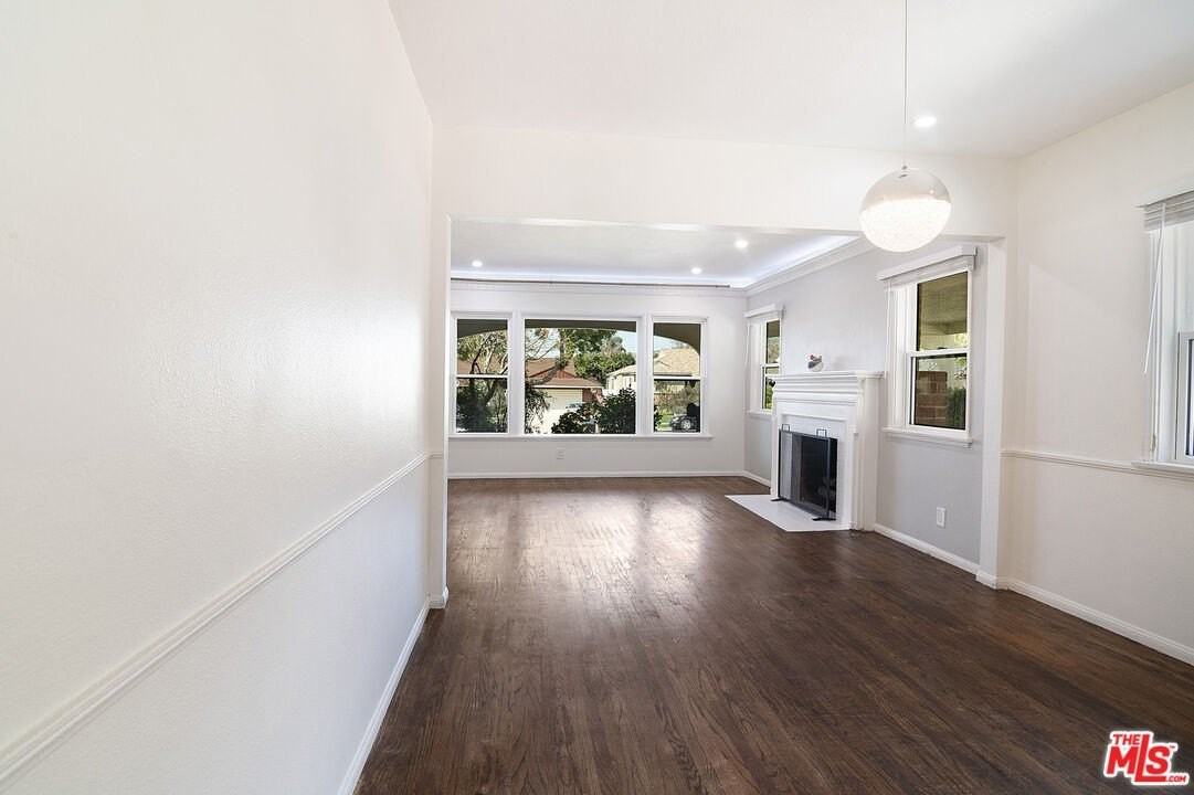 414 University Ave - Photo 7 of 43