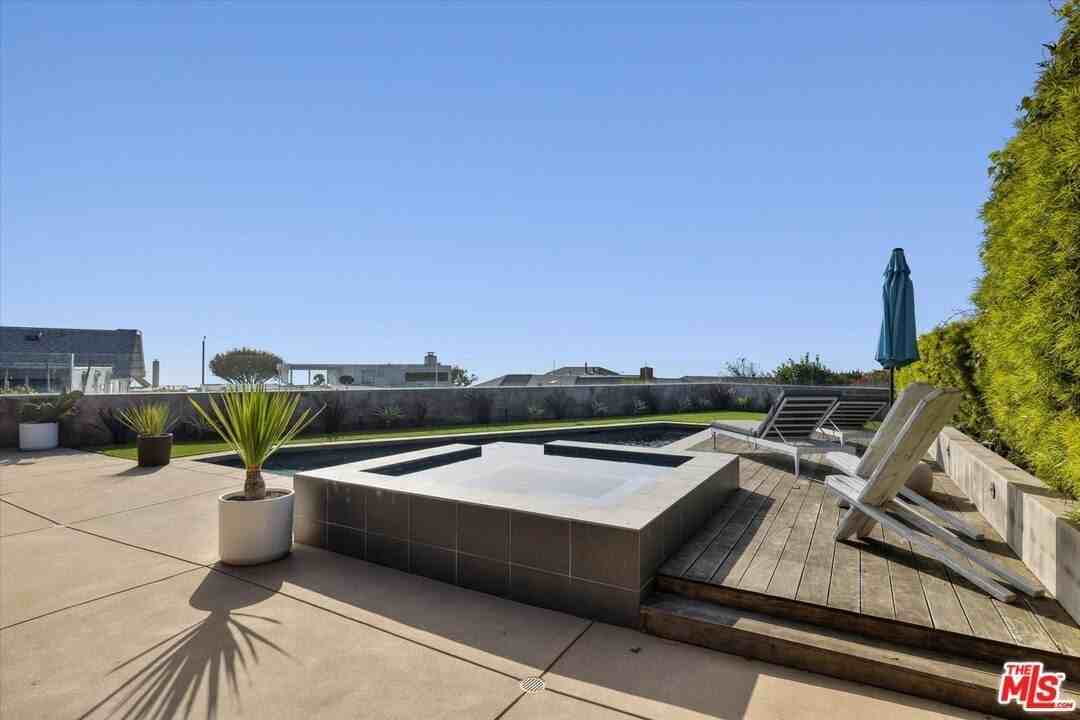 18131 Kingsport Dr - Photo 3 of 26