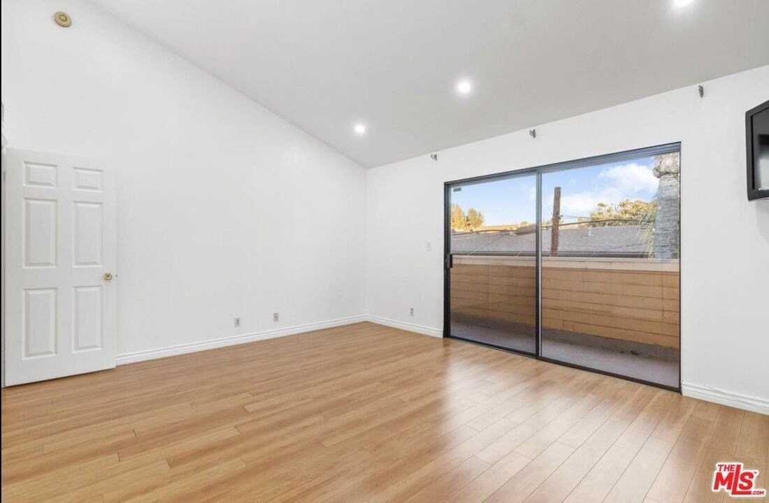 5340 Wilkinson Ave Unit 6 - Photo 6 of 28