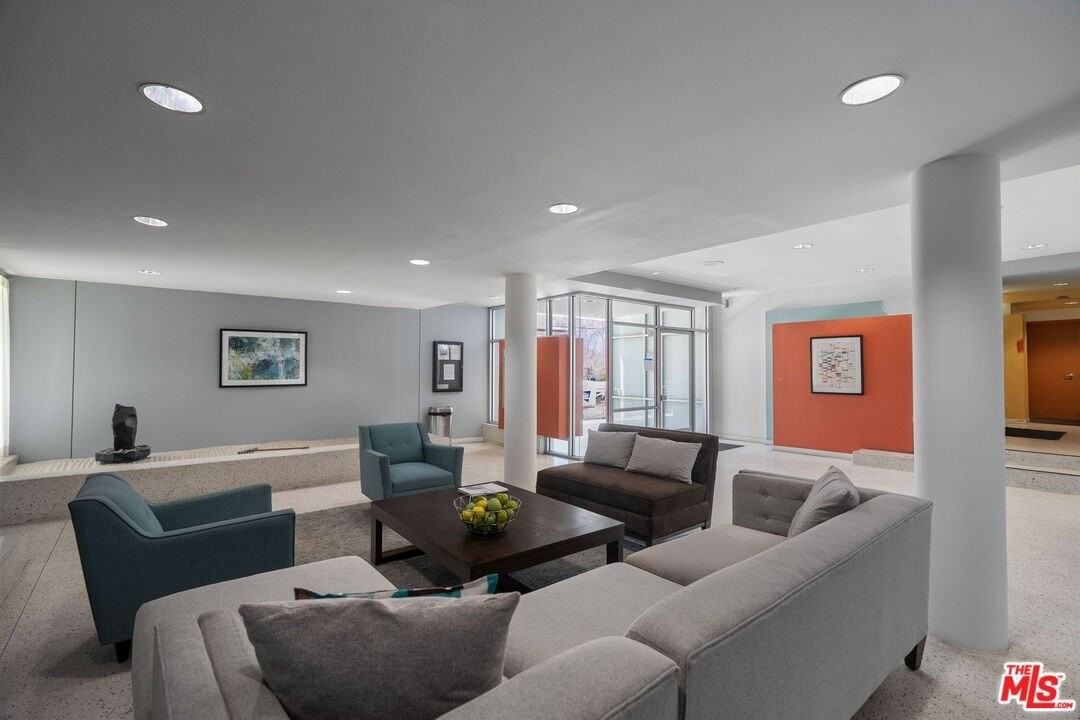 4807 Woodley Ave Unit 309 - Photo 3 of 26