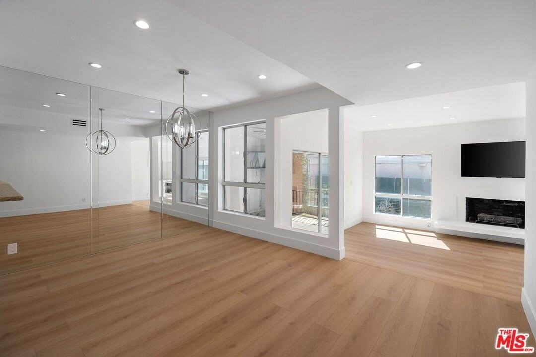 4807 Woodley Ave Unit 309 - Photo 4 of 26