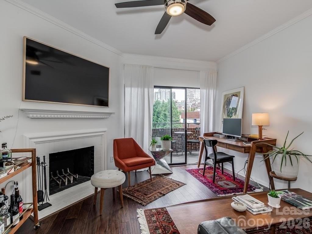 224 N Poplar St Apt 13 - Photo 2 of 18