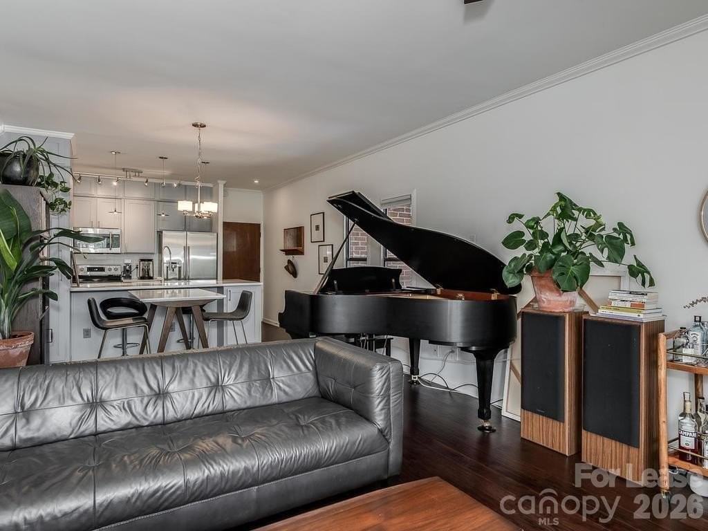 224 N Poplar St Apt 13 - Photo 6 of 18