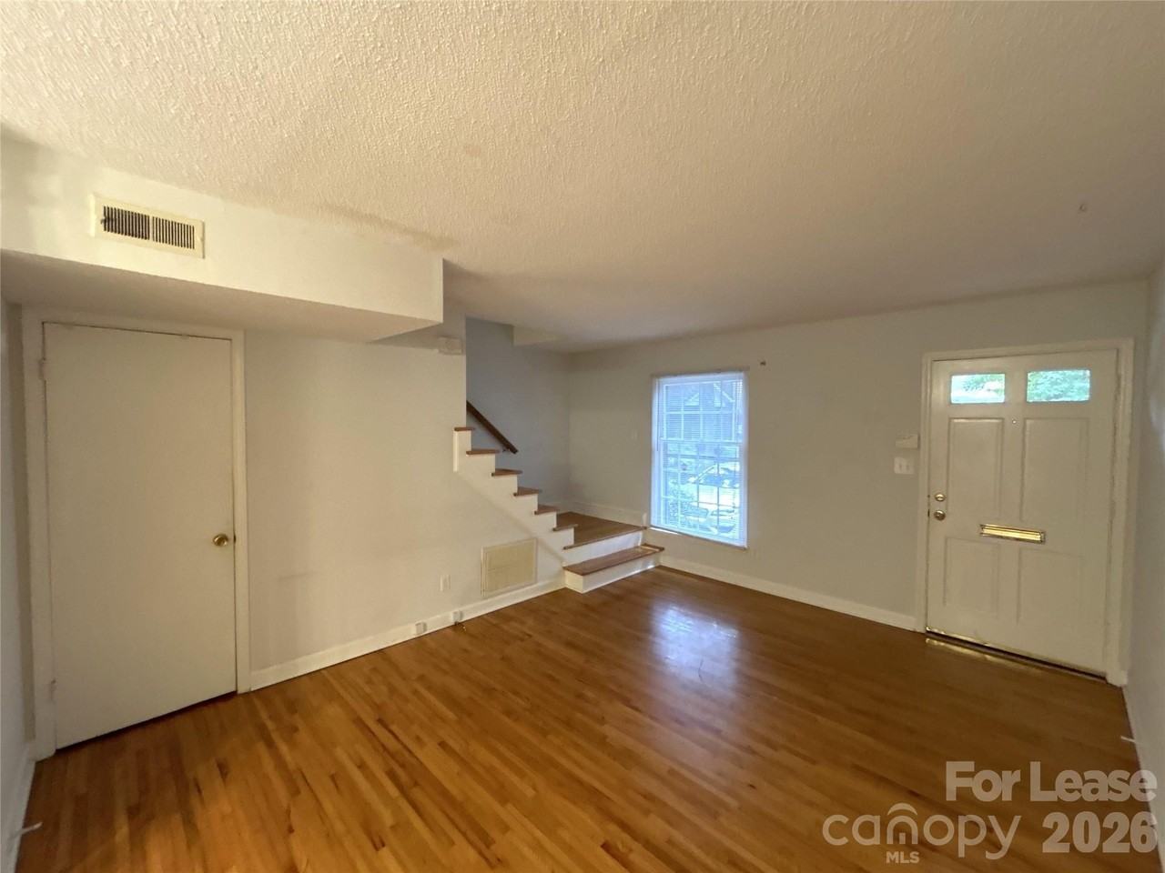 926 Hollywood St - Photo 2 of 12