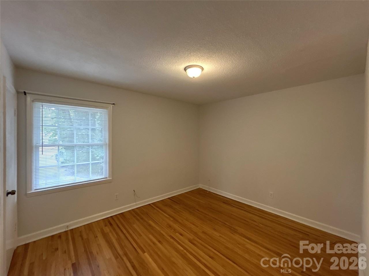 926 Hollywood St - Photo 7 of 12