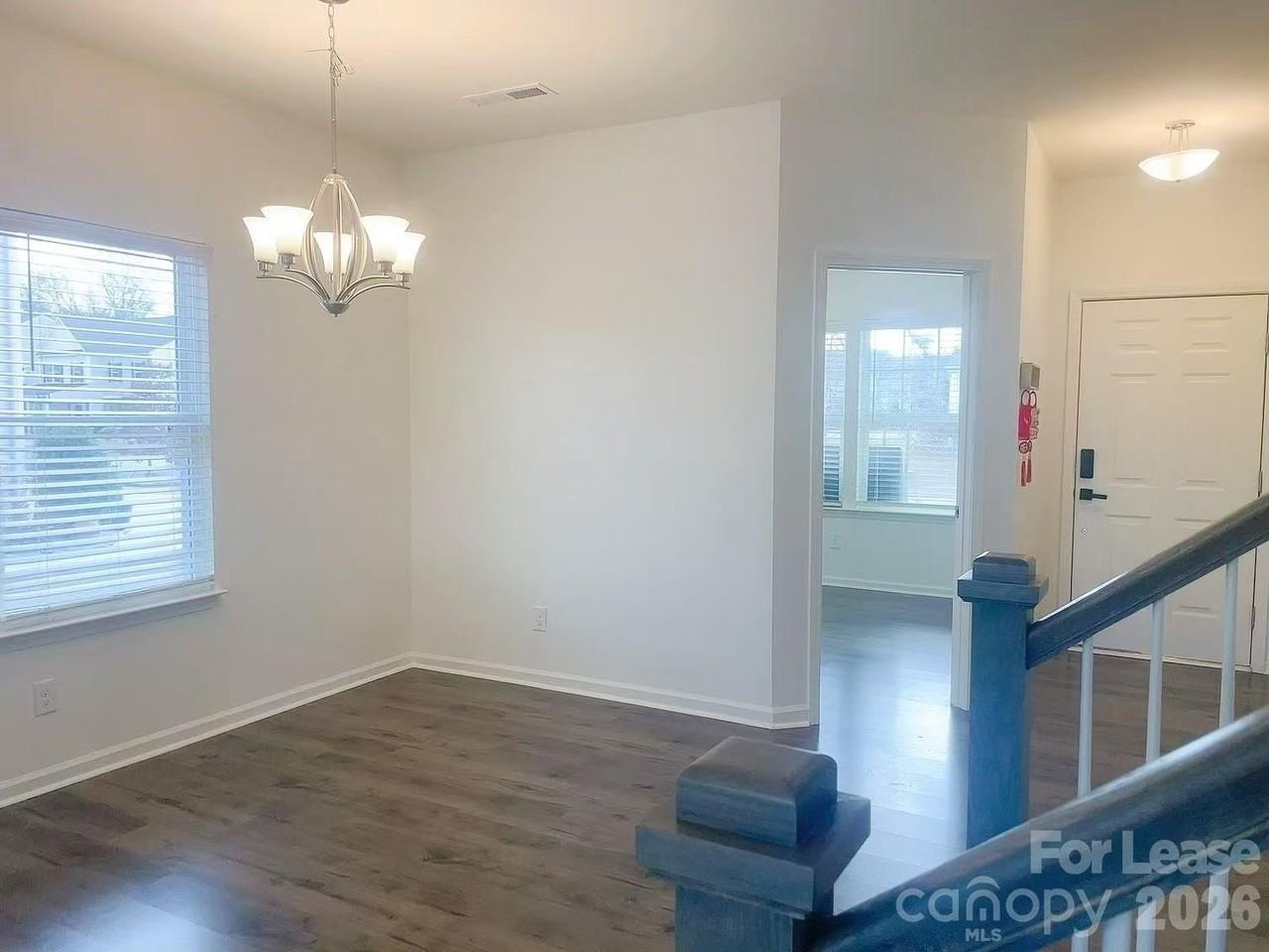 5006 Beacon Ave - Photo 5 of 36