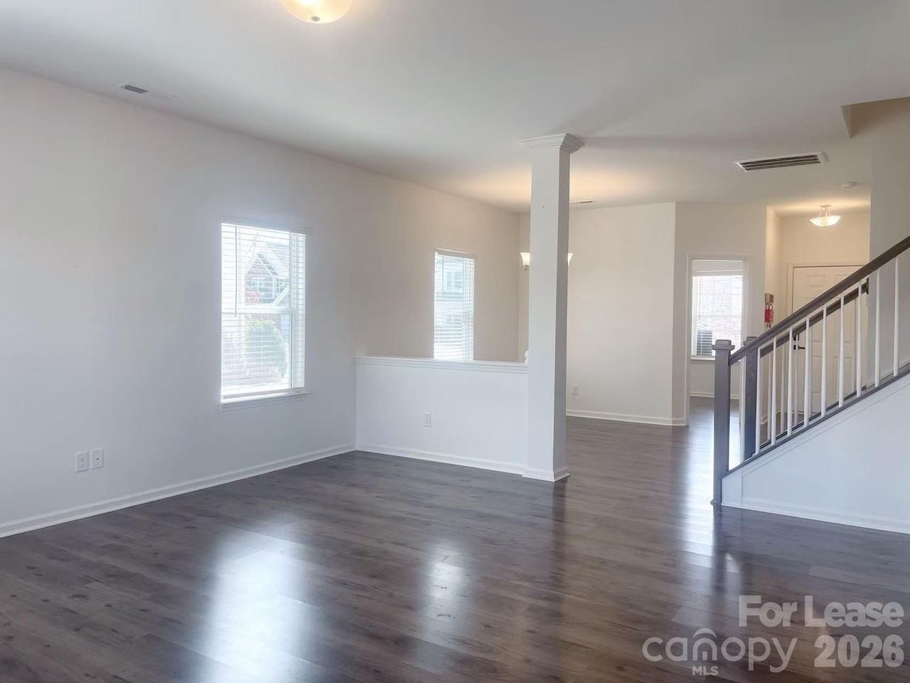 5006 Beacon Ave - Photo 6 of 36