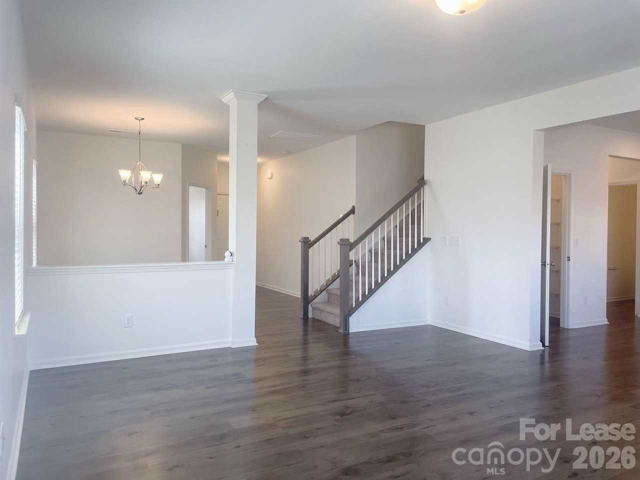 5006 Beacon Ave - Photo 7 of 36