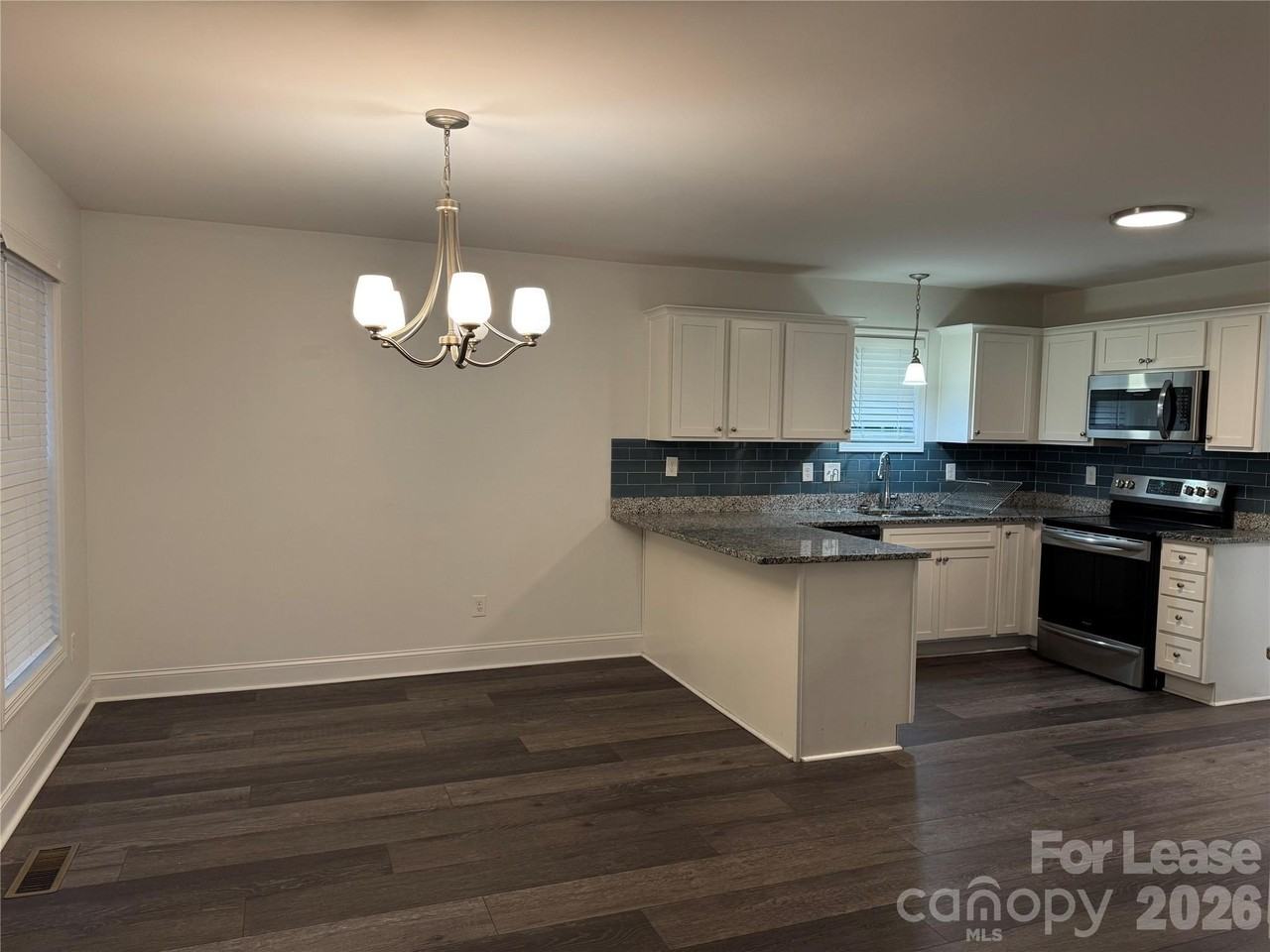 639 E Black St - Photo 4 of 21