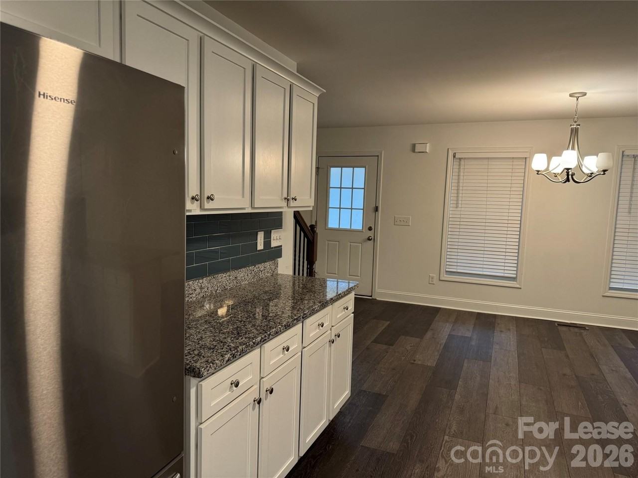 639 E Black St - Photo 5 of 21