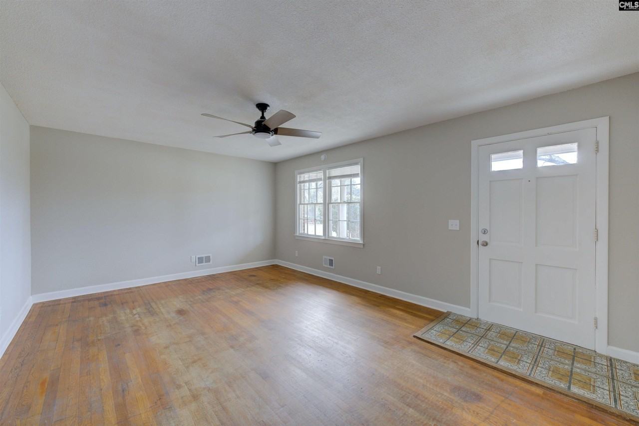 842 Eastmont Dr - Photo 5 of 22