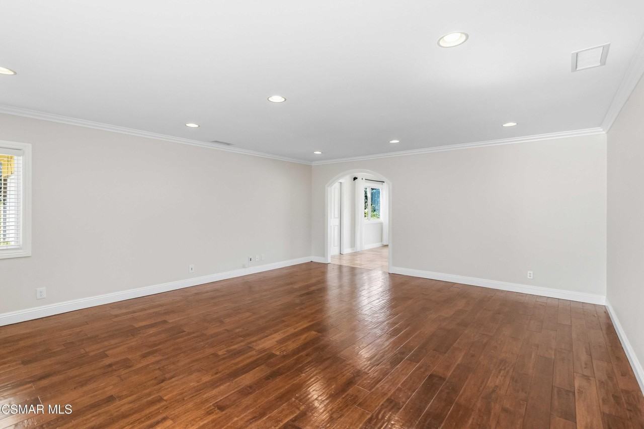 3297 Lanier Pl - Photo 4 of 33