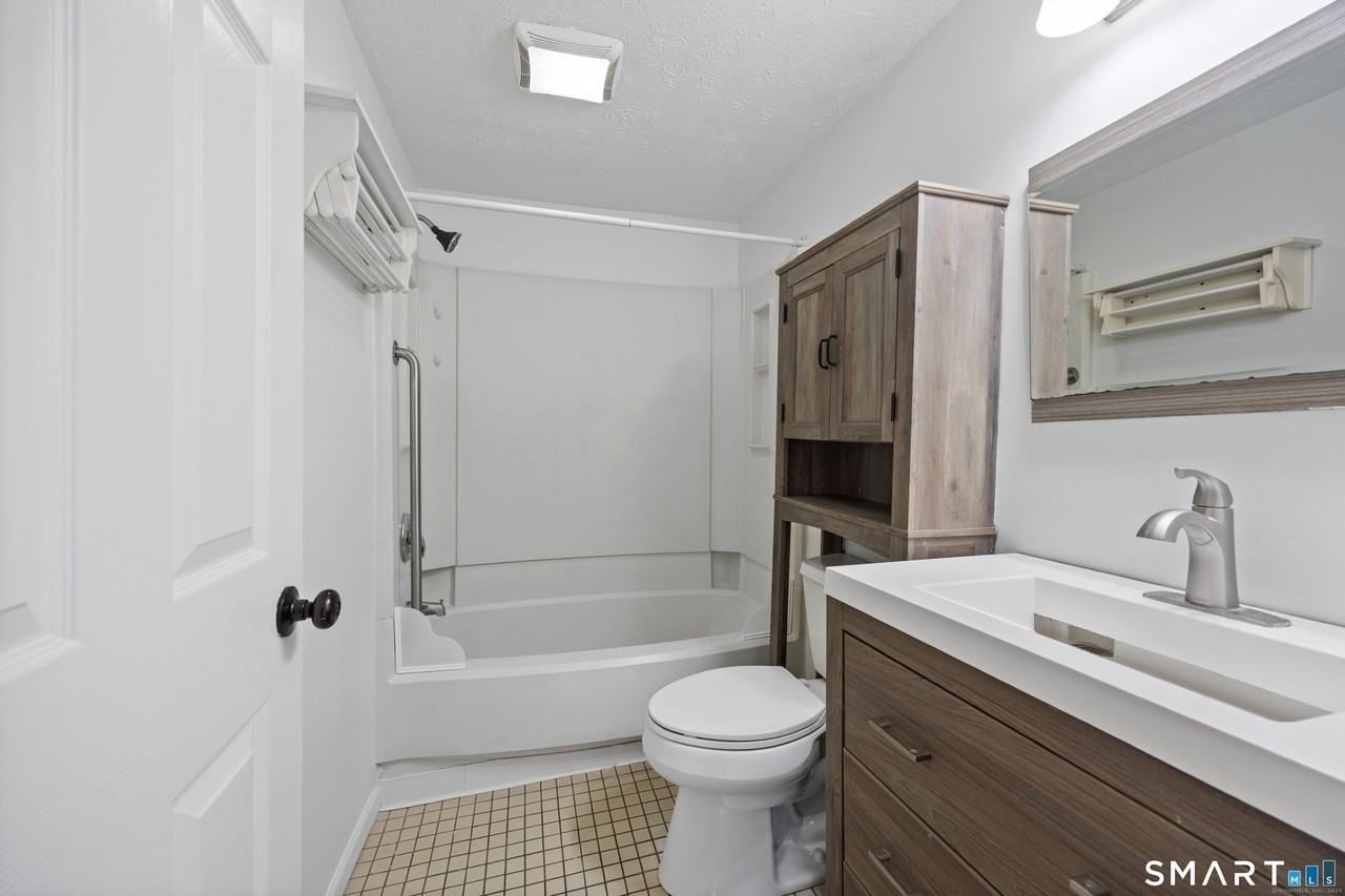 9 Guiel Pl Apt 3 - Photo 5 of 17