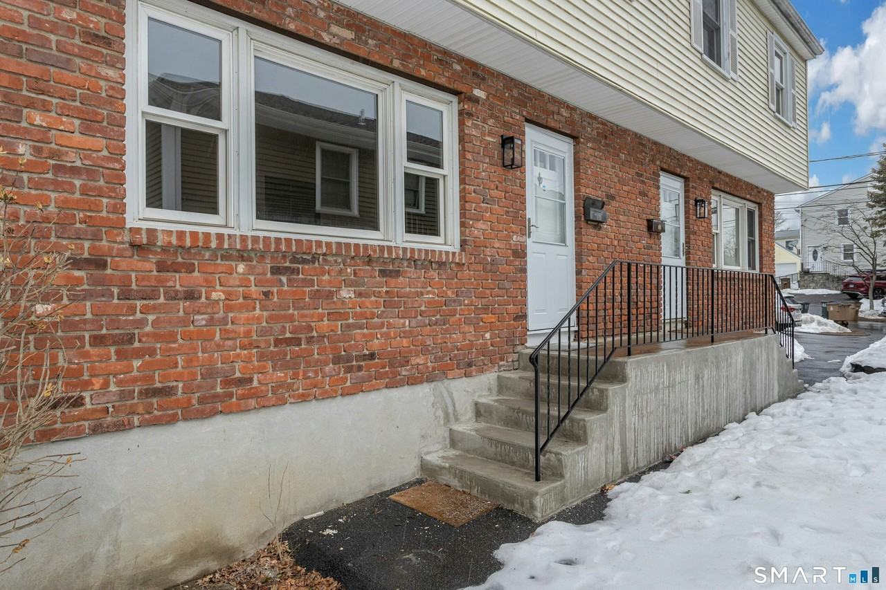 85 Burwood Ave Unit Back - Photo 2 of 21