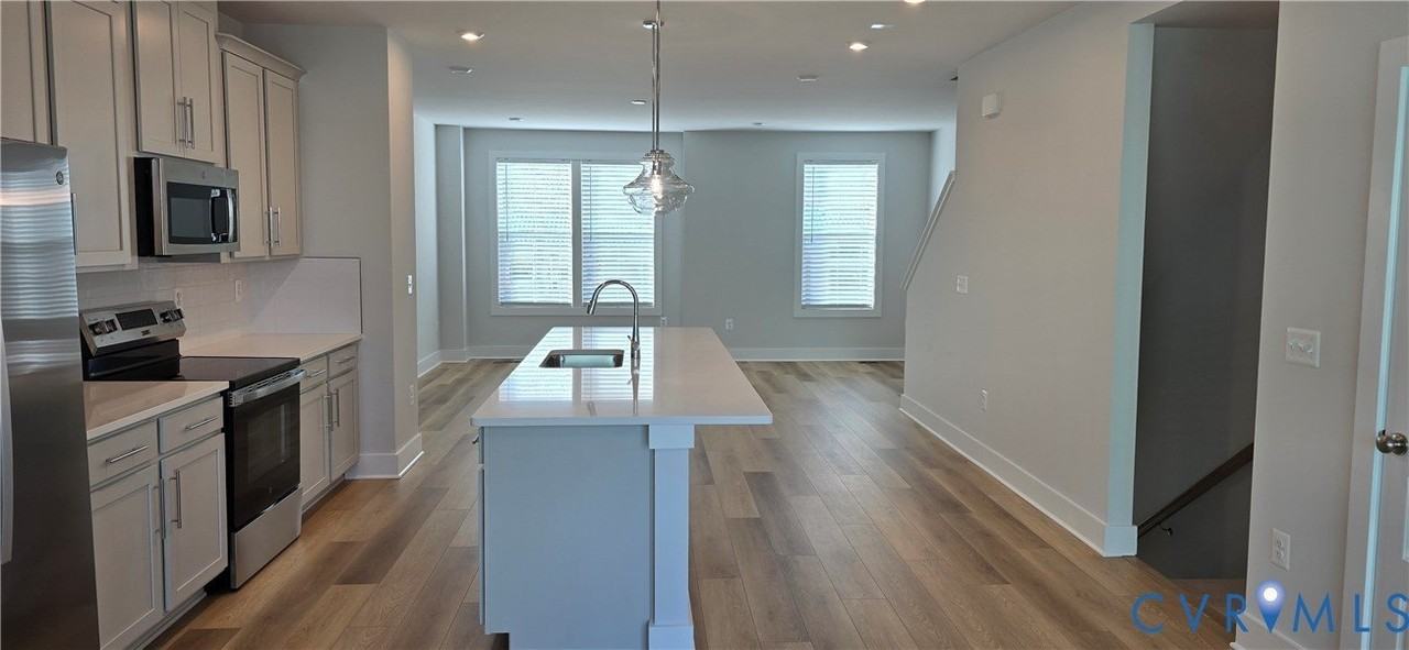 10147 Blue Wing Ln - Photo 5 of 38