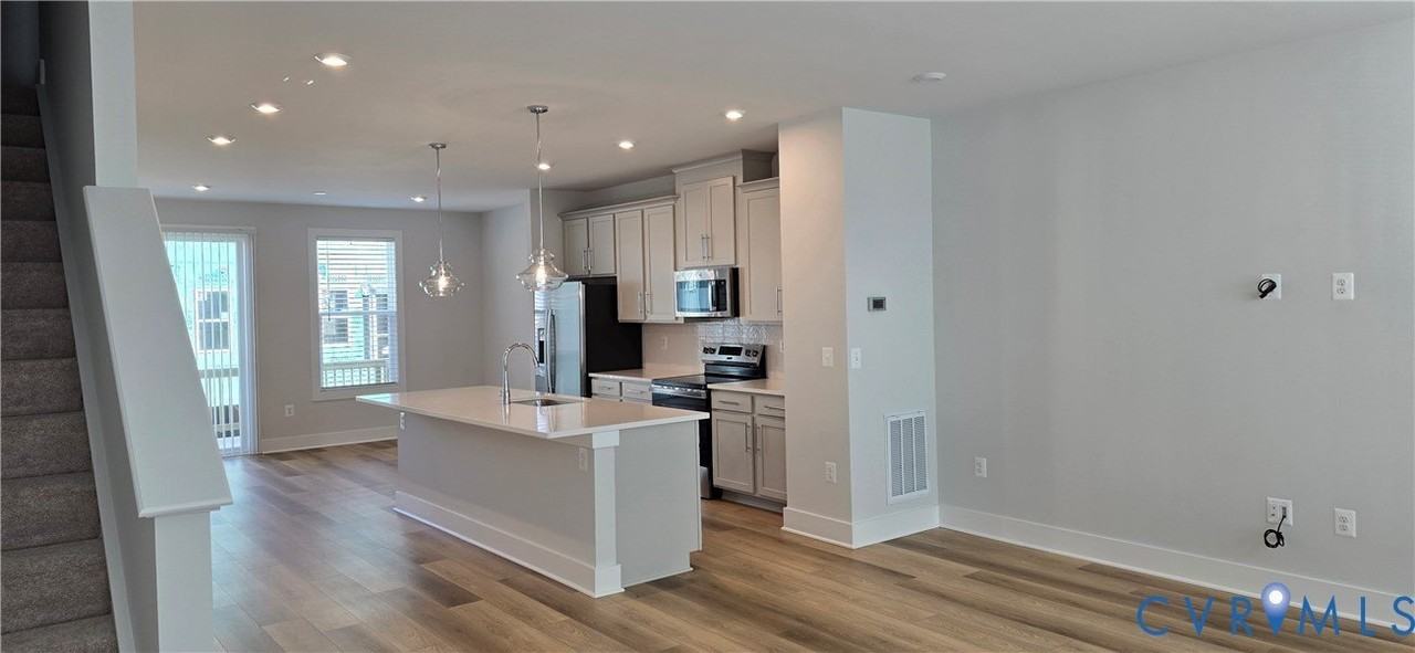 10147 Blue Wing Ln - Photo 6 of 38