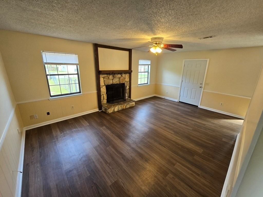 2501 Creekwood Dr - Photo 2 of 8