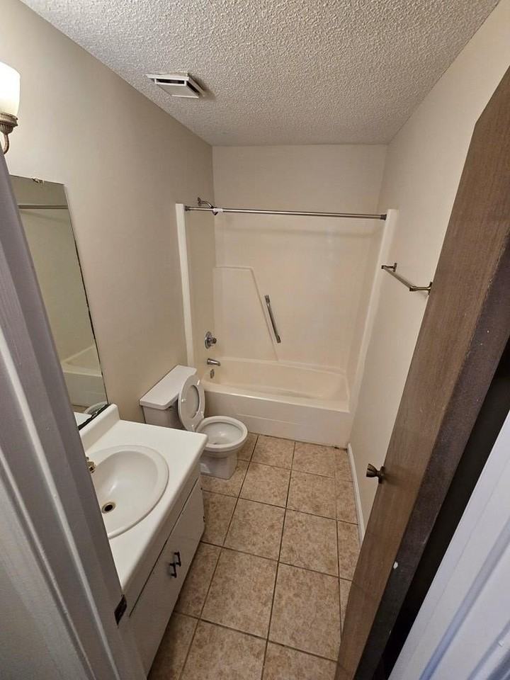 2501 Creekwood Dr - Photo 5 of 8