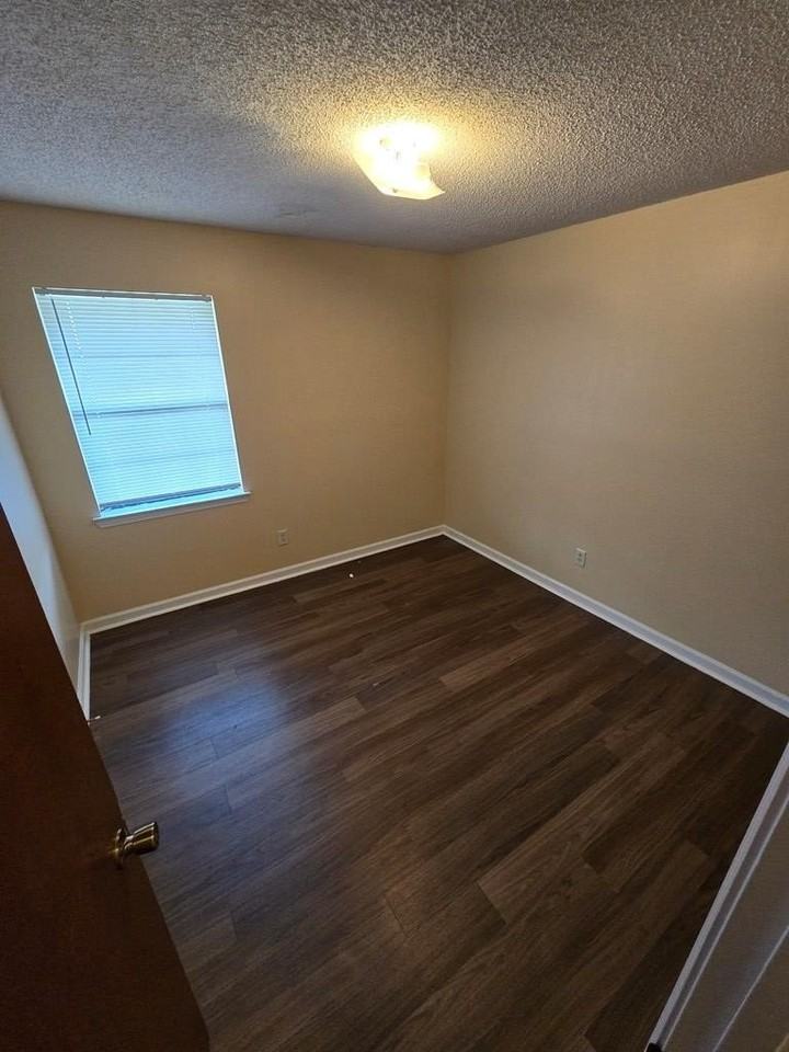 2501 Creekwood Dr - Photo 6 of 8