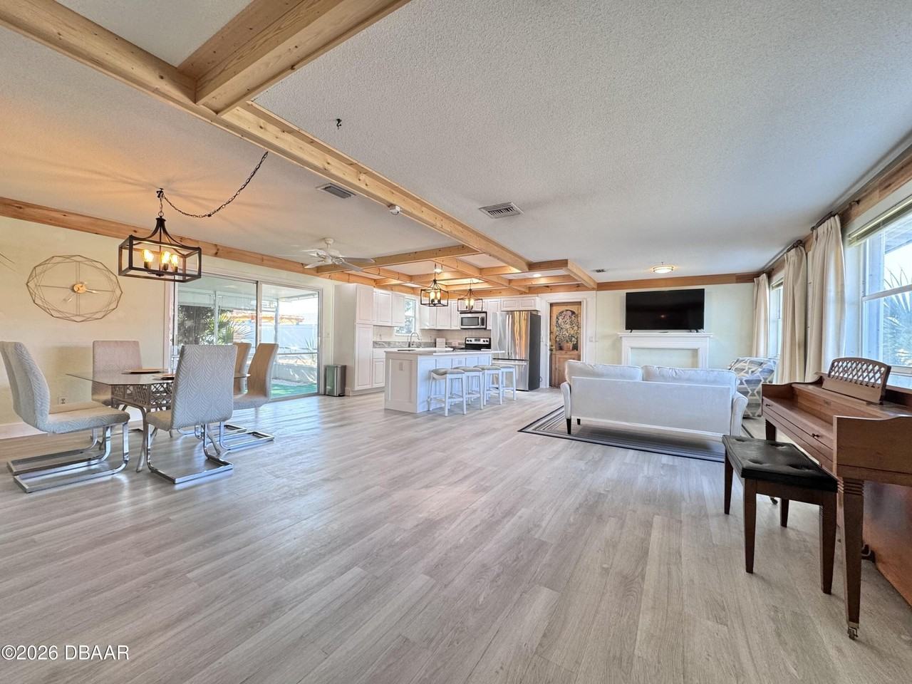 3041 N Oleander Ave - Photo 3 of 42