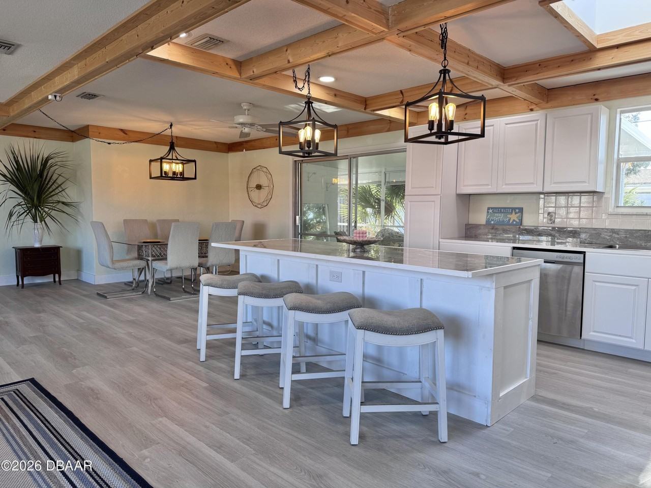 3041 N Oleander Ave - Photo 5 of 42