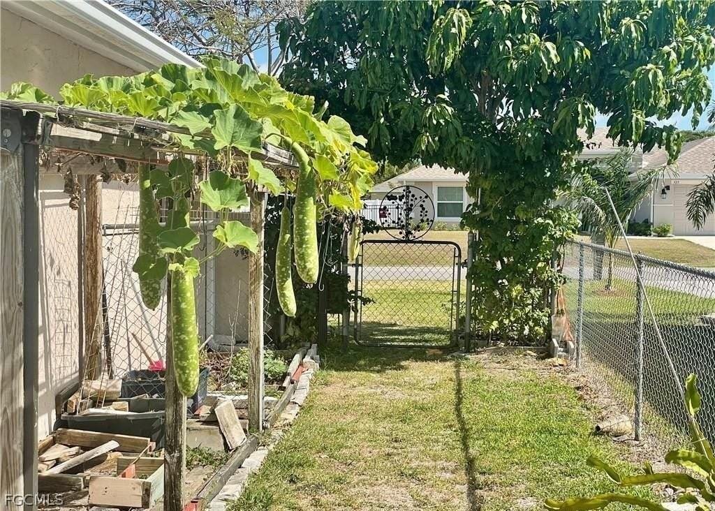 922 Se 26th Ter - Photo 3 of 9