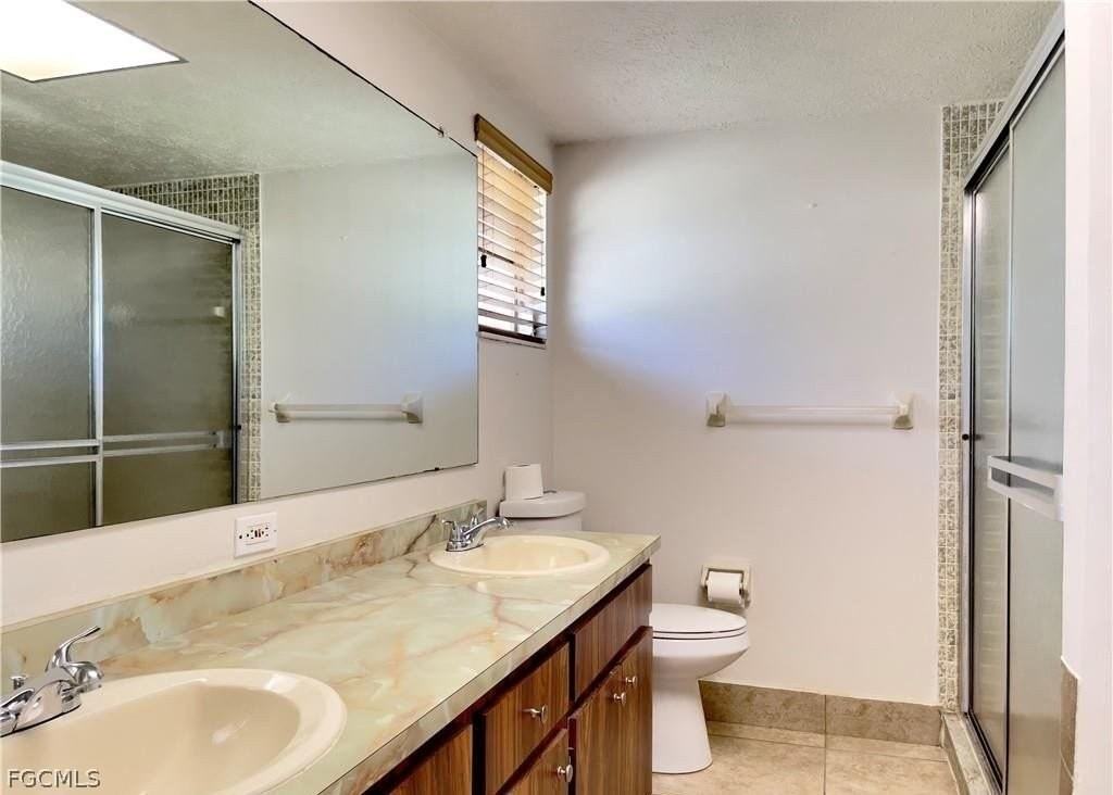 922 Se 26th Ter - Photo 7 of 13