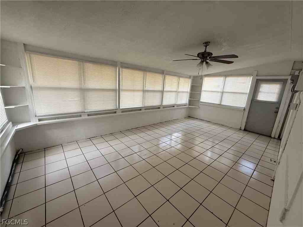 21422 Kenyon Ave - Photo 2 of 10