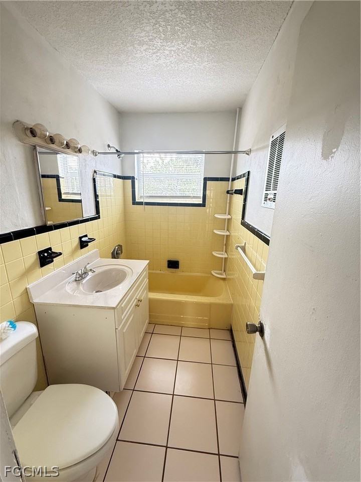 21422 Kenyon Ave - Photo 4 of 10