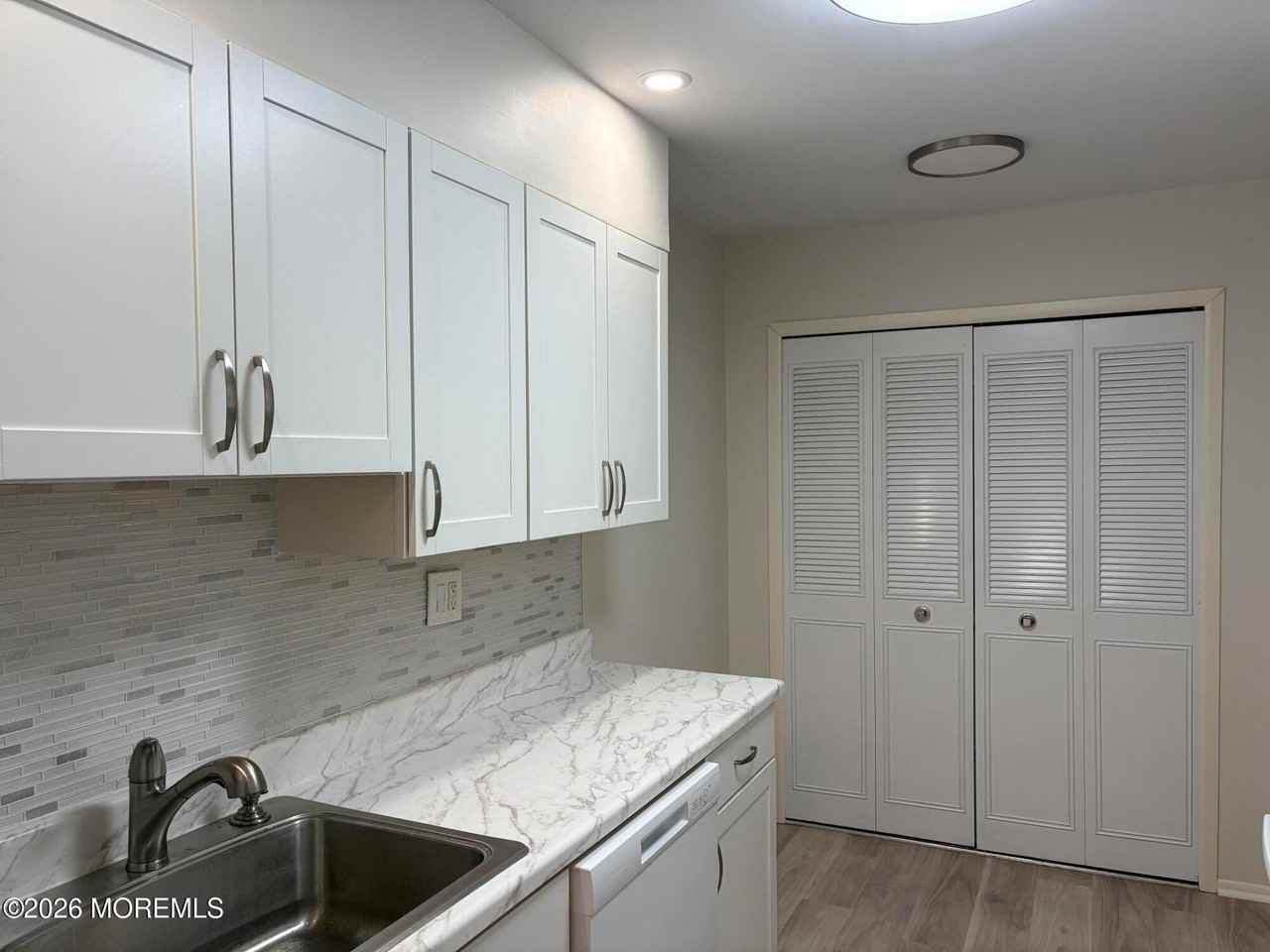 177 Amberly Dr #H - Photo 2 of 8