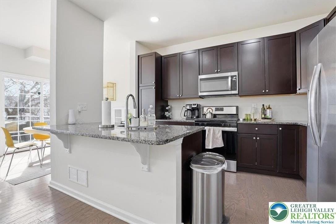 1457 Black Forest Dr - Photo 4 of 38