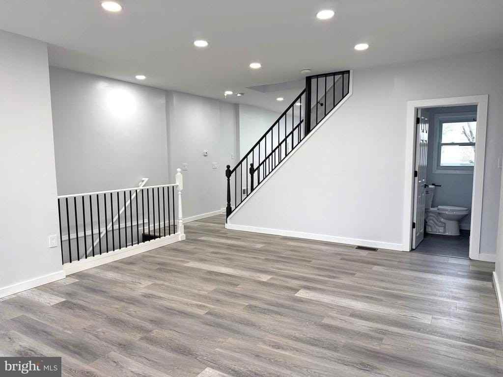 330 N 2nd St #B - Photo 4 of 17