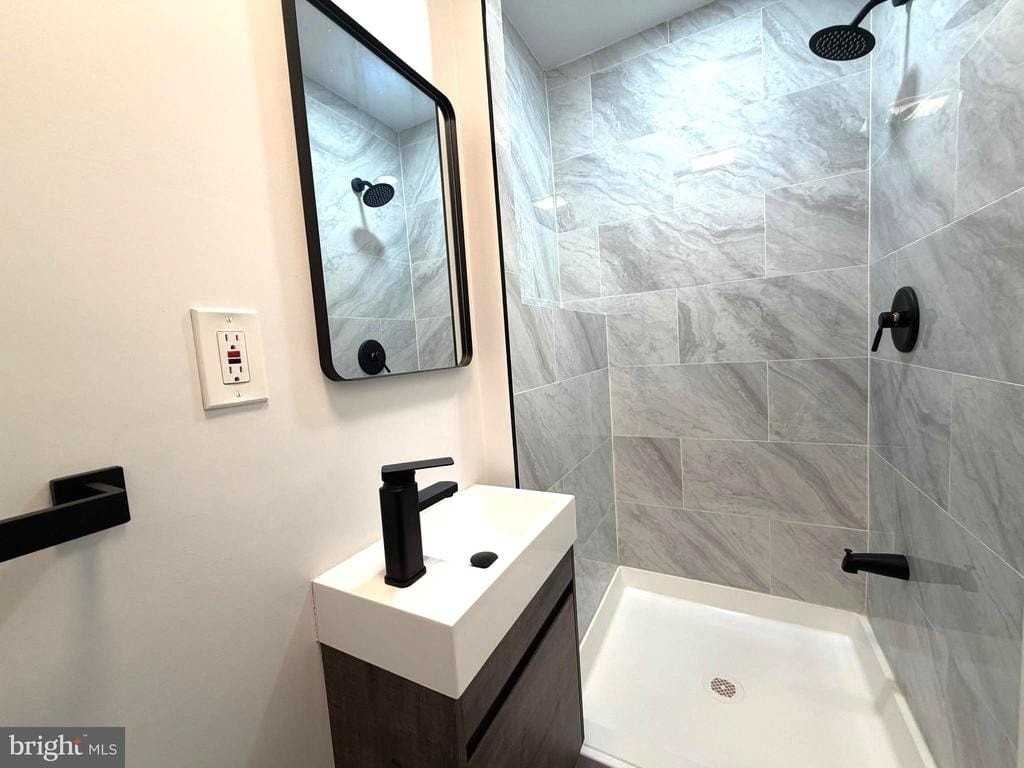 330 N 2nd St #B - Photo 6 of 17