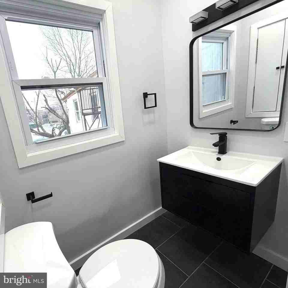 330 N 2nd St #B - Photo 7 of 17