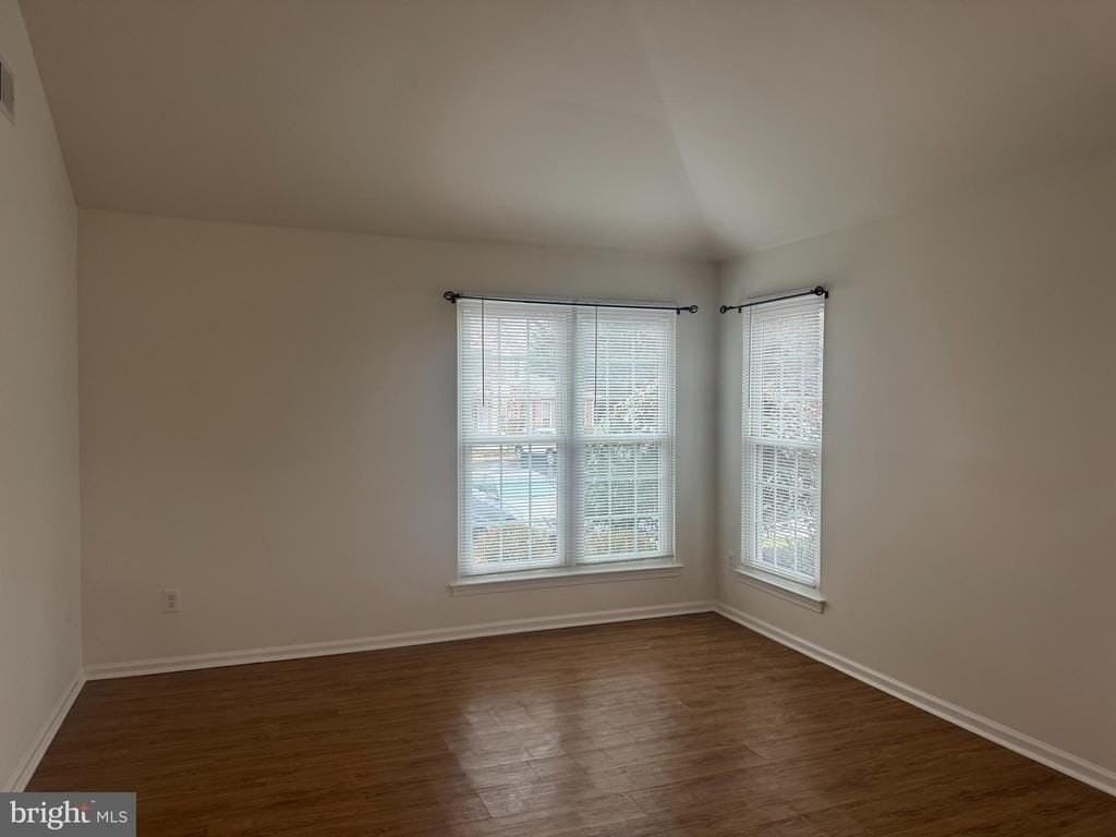 408 Beacon Hill Dr - Photo 3 of 18