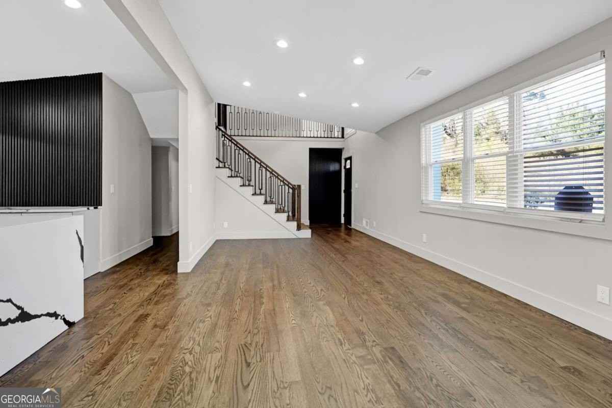 1887 Shalimar Dr Ne - Photo 3 of 24