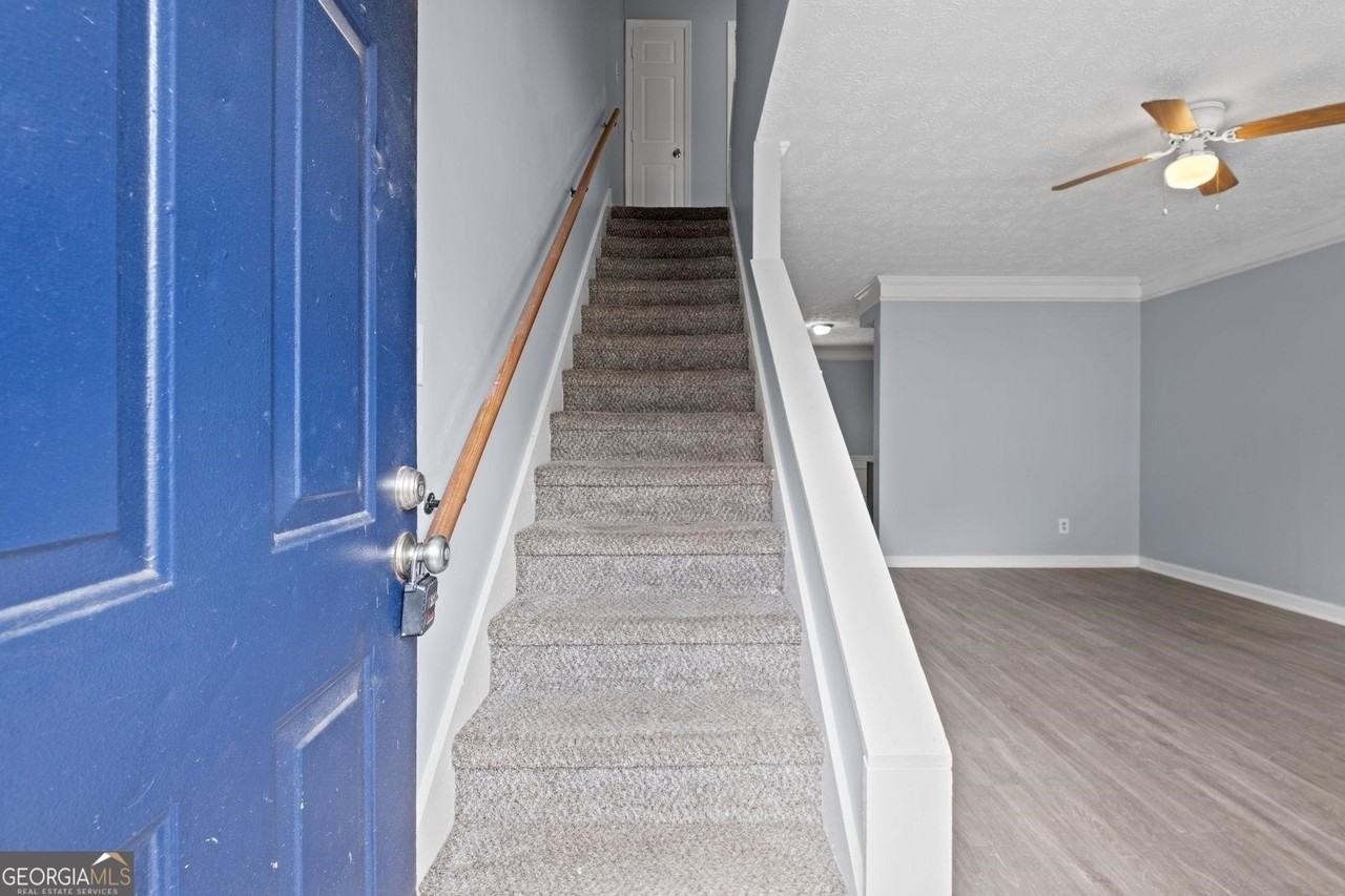 358 N 19th St Apt D - Photo 3 of 21