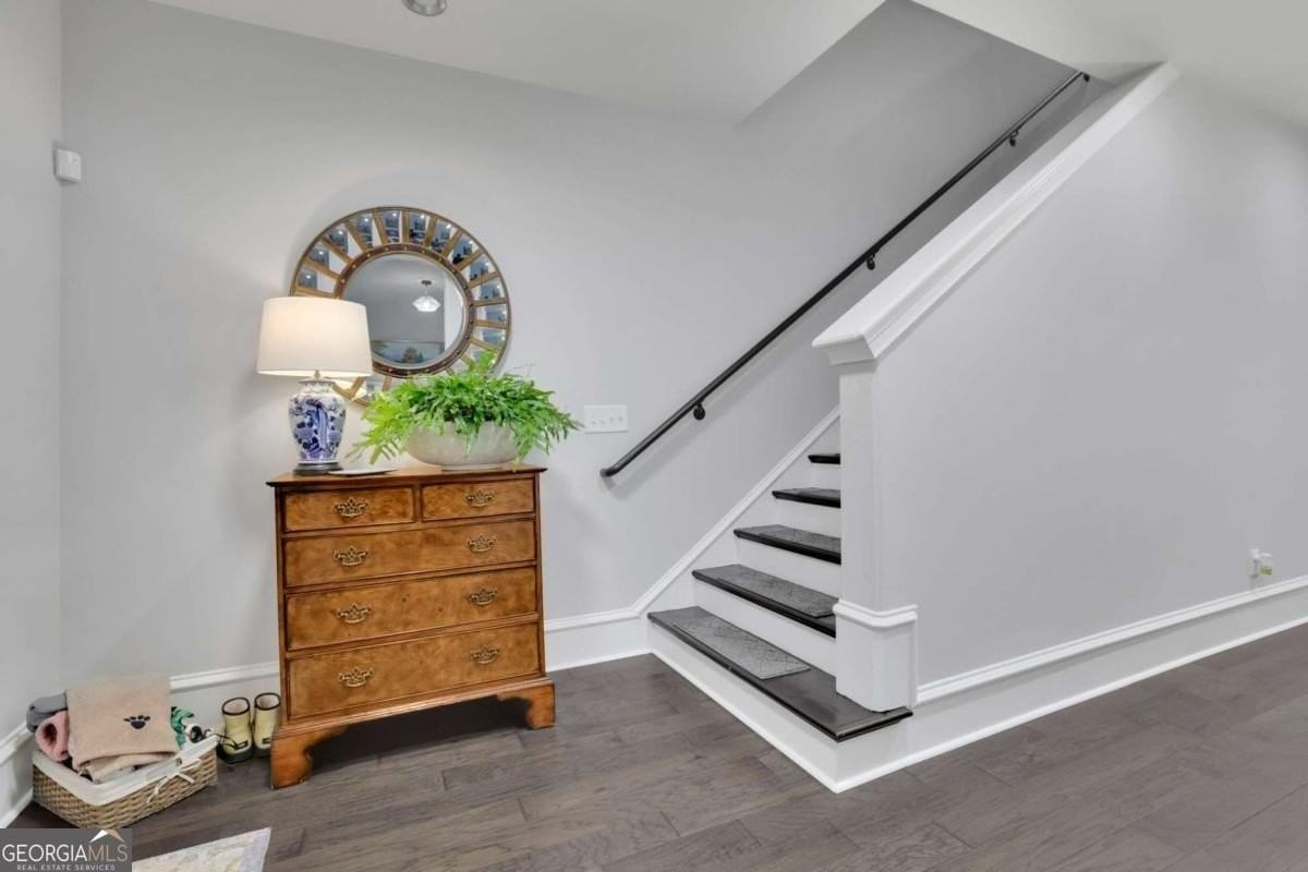 885 3rd St - Photo 4 of 32