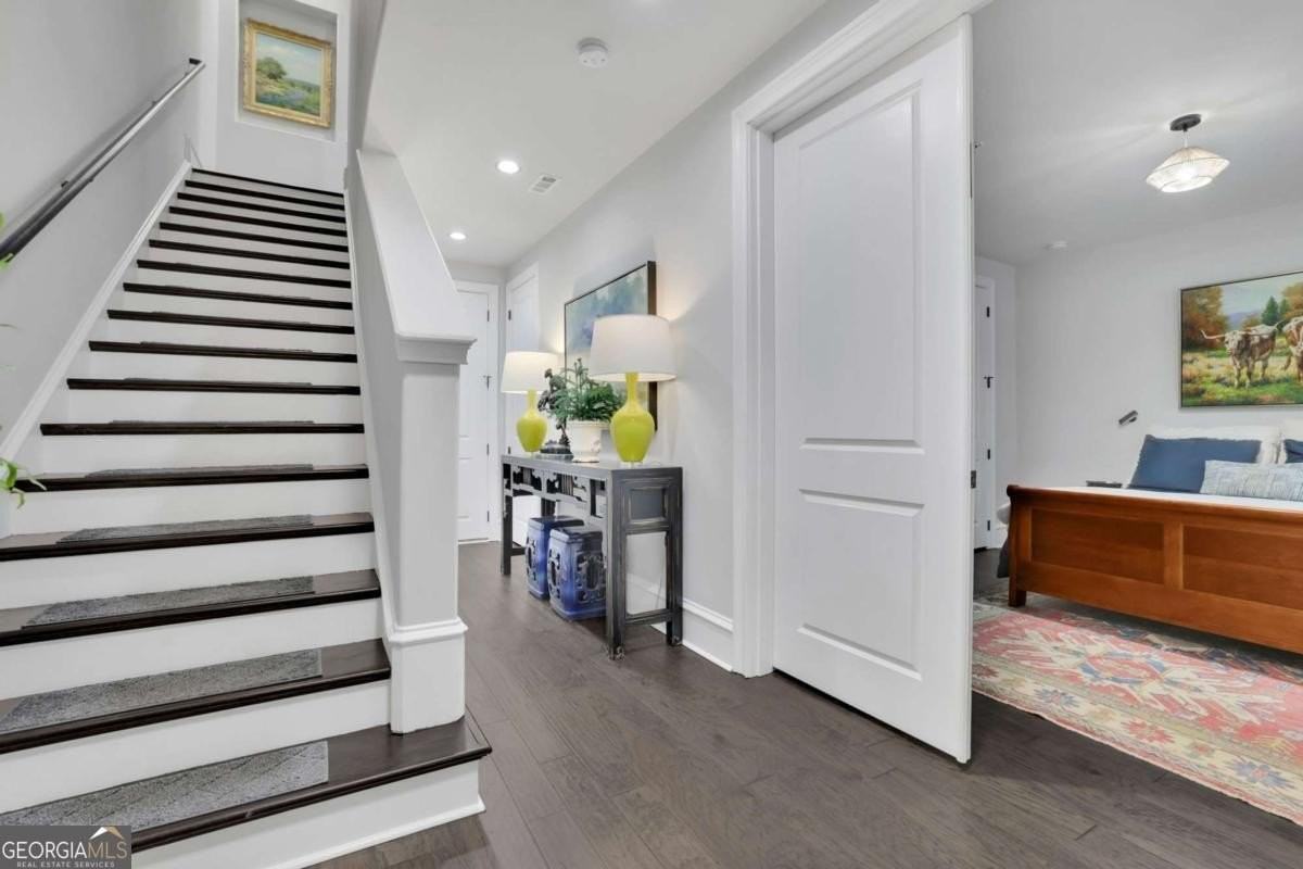 885 3rd St - Photo 5 of 32