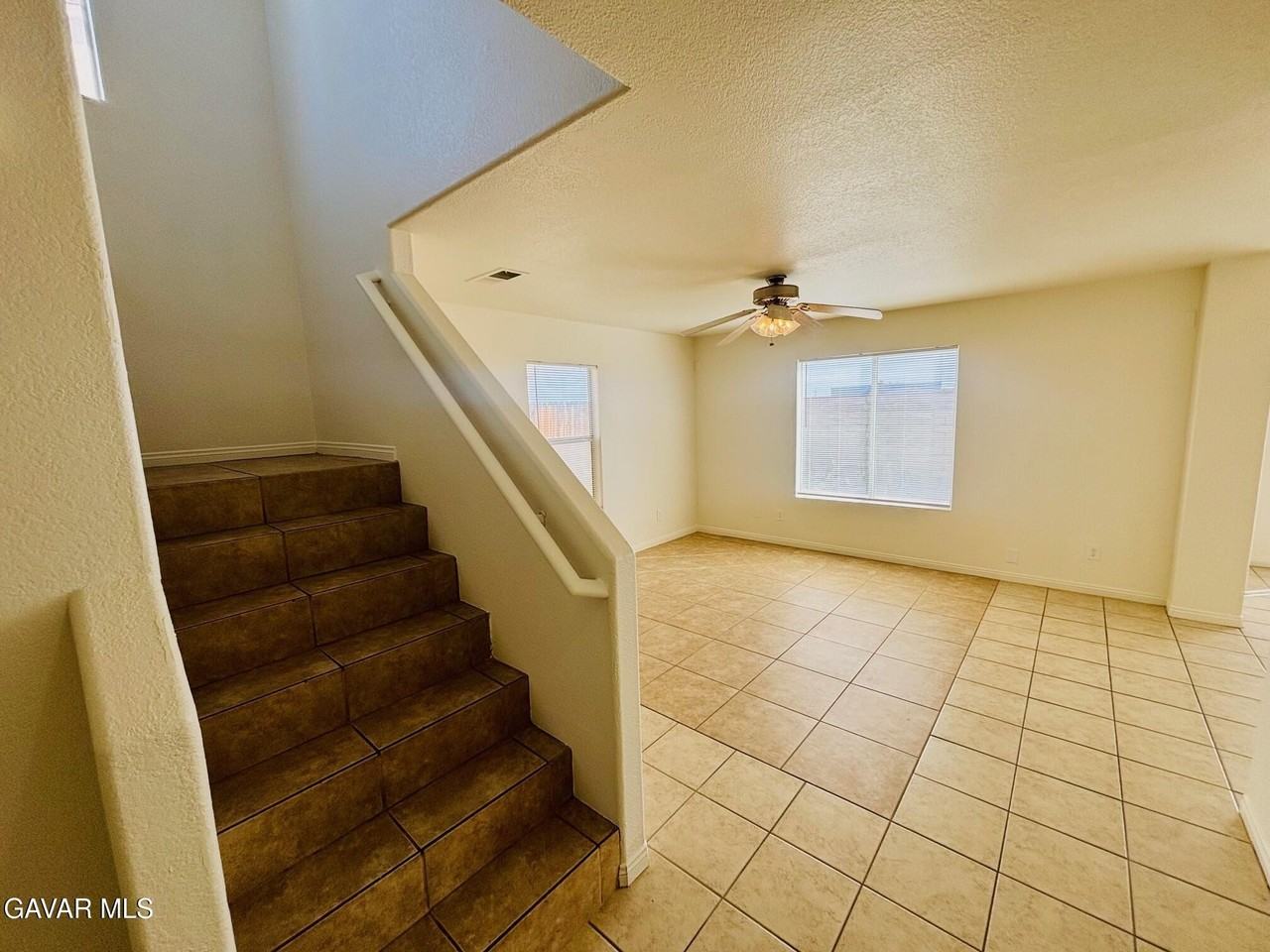 40350 Maravilla Dr - Photo 3 of 17