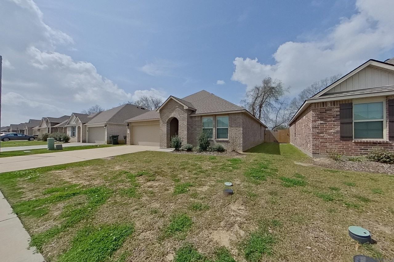 104 Yardley Ct - Photo 2 of 26