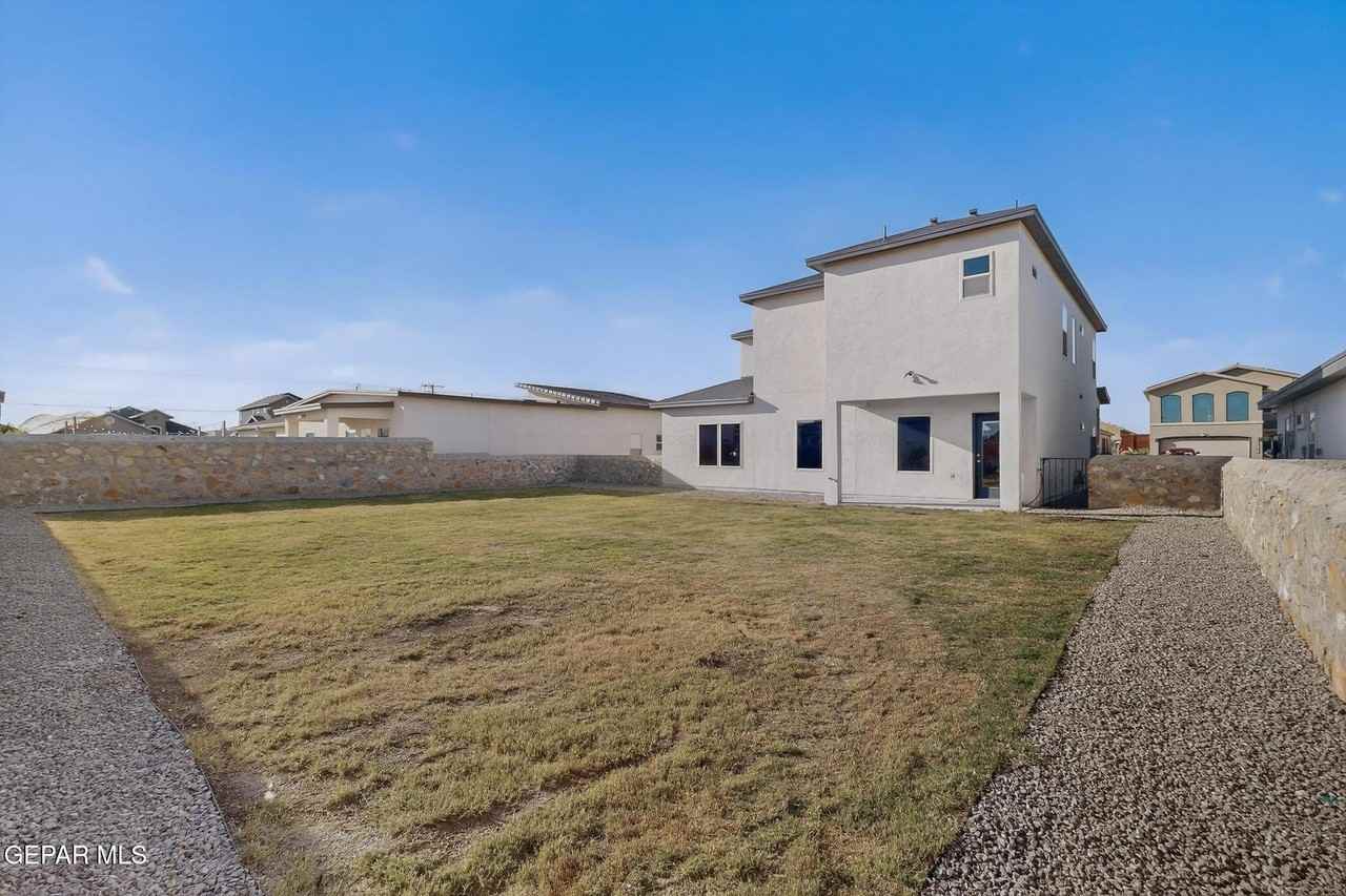 13808 Garforth Ave - Photo 4 of 50