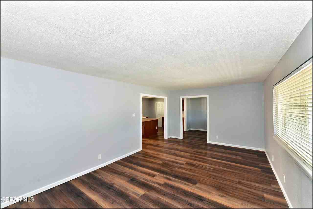 4217 Canterbury Dr - Photo 6 of 46