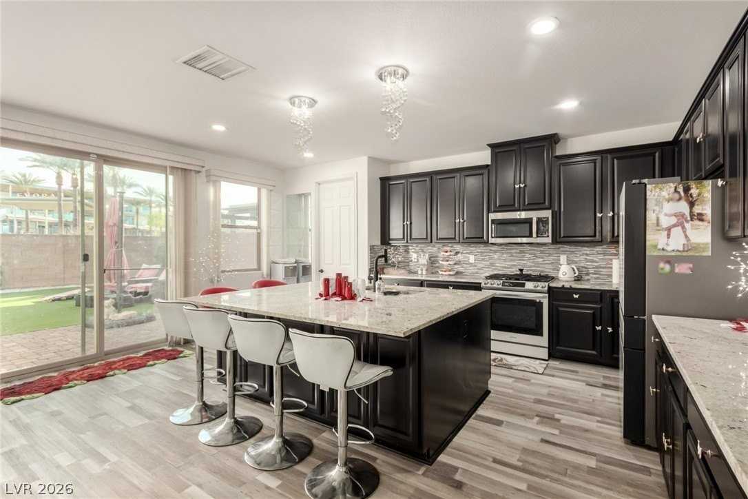 7801 Victoria Tower Ct - Photo 5 of 28