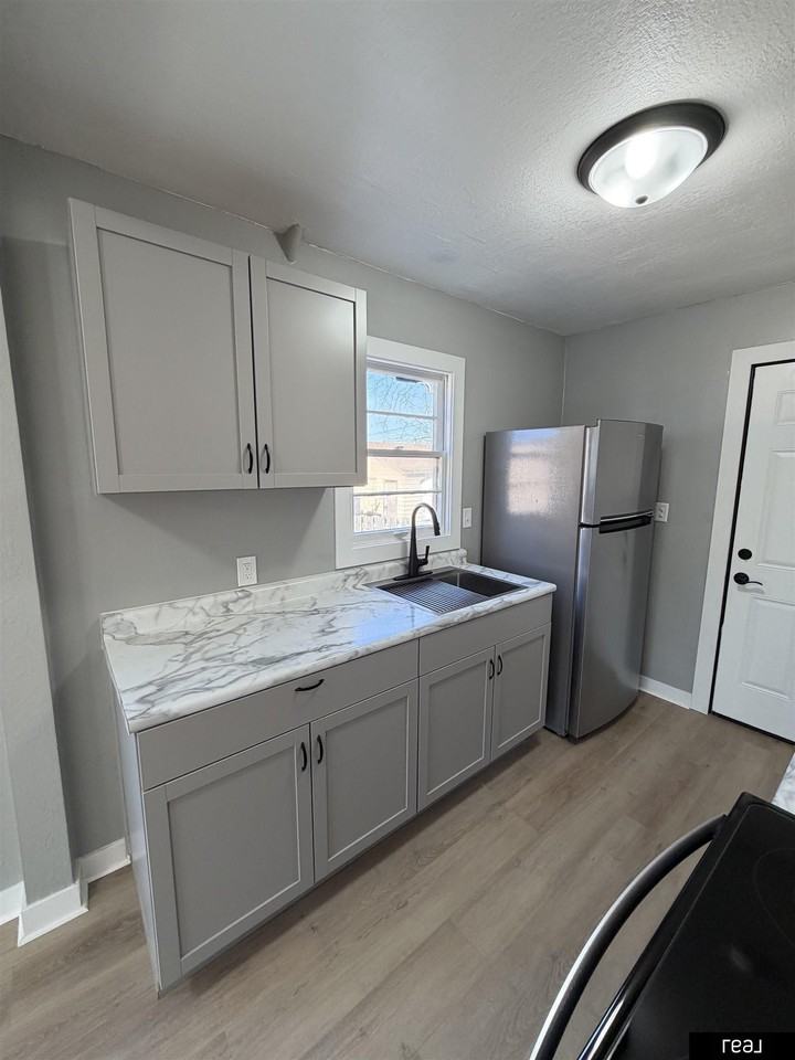 3929 N 42nd St - Photo 4 of 10